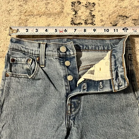 Levi's Women's Light Blue Classic Denim Jeans - Picture 5 of 15